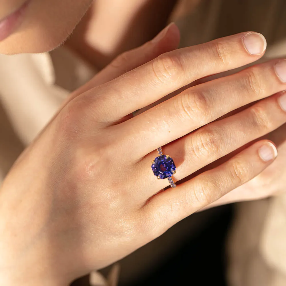 18ct Yellow Gold Tanzanite Octavus Ring