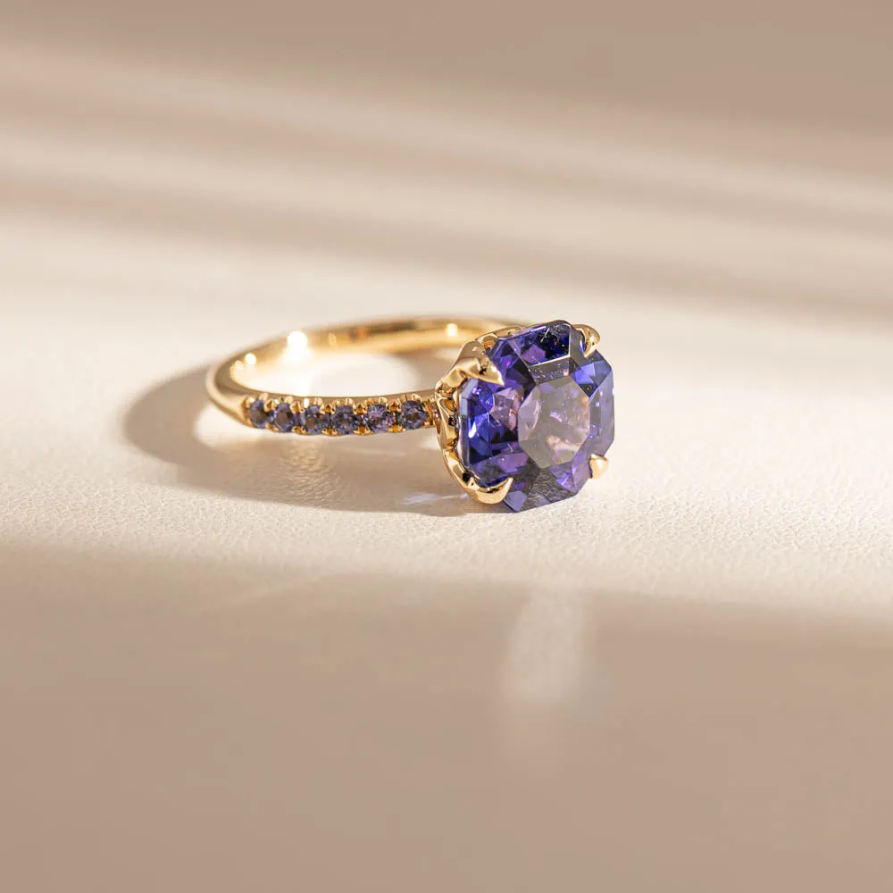 18ct Yellow Gold Tanzanite Octavus Ring