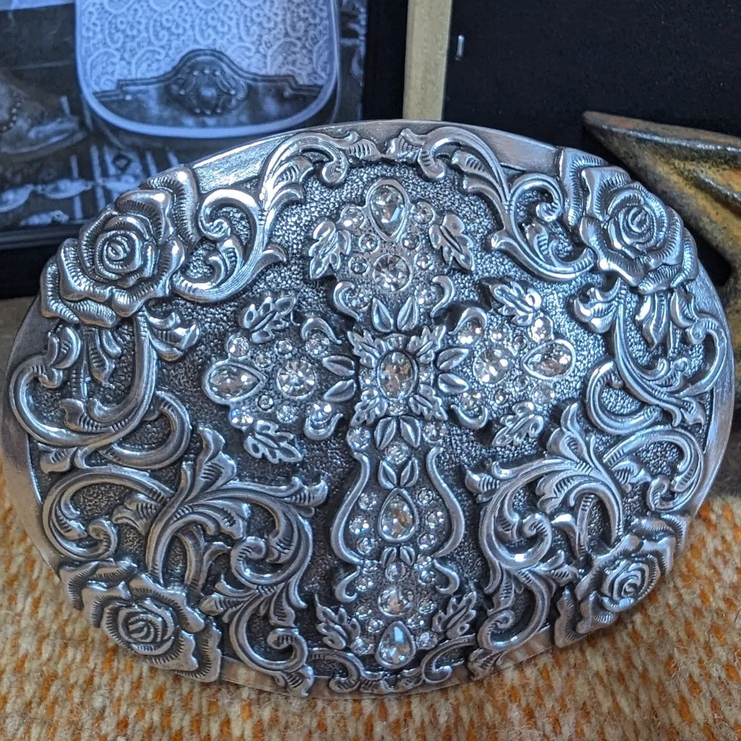 Belt Buckle the "Tooled Cross & Roses" by Blazin Roxx 37108
