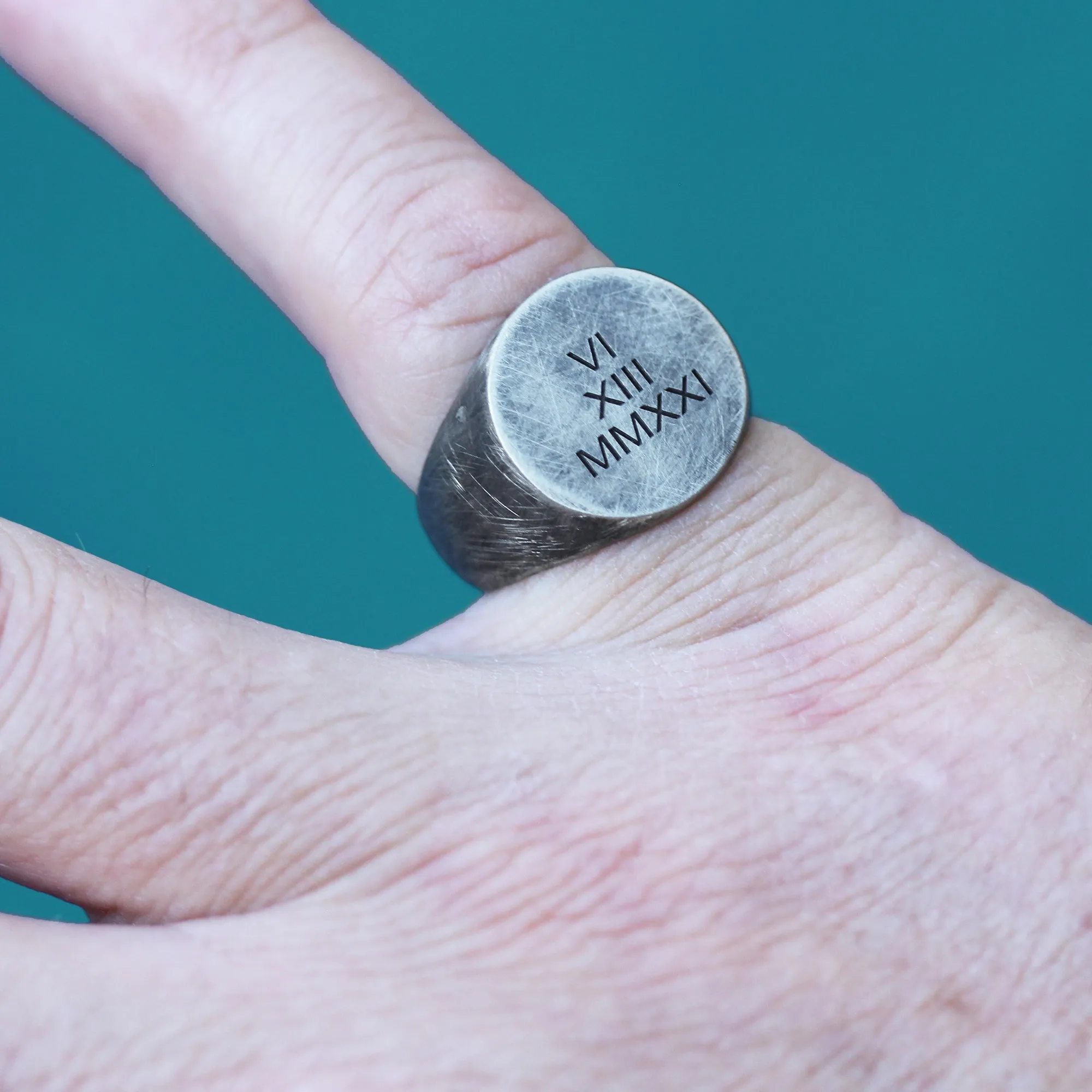 Bold Globe Ring | Date