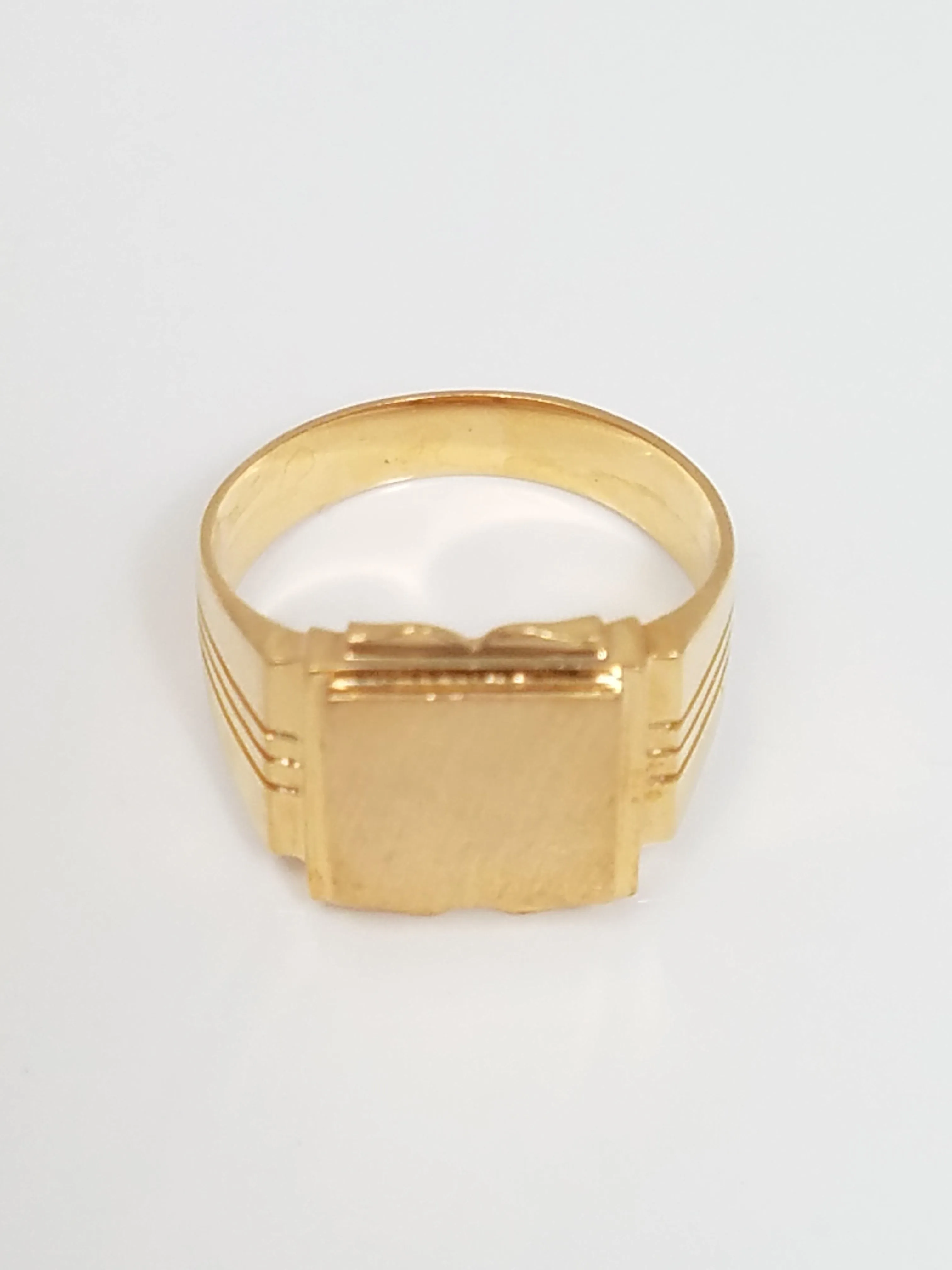 Classic 18k Yellow Gold Signet Ring