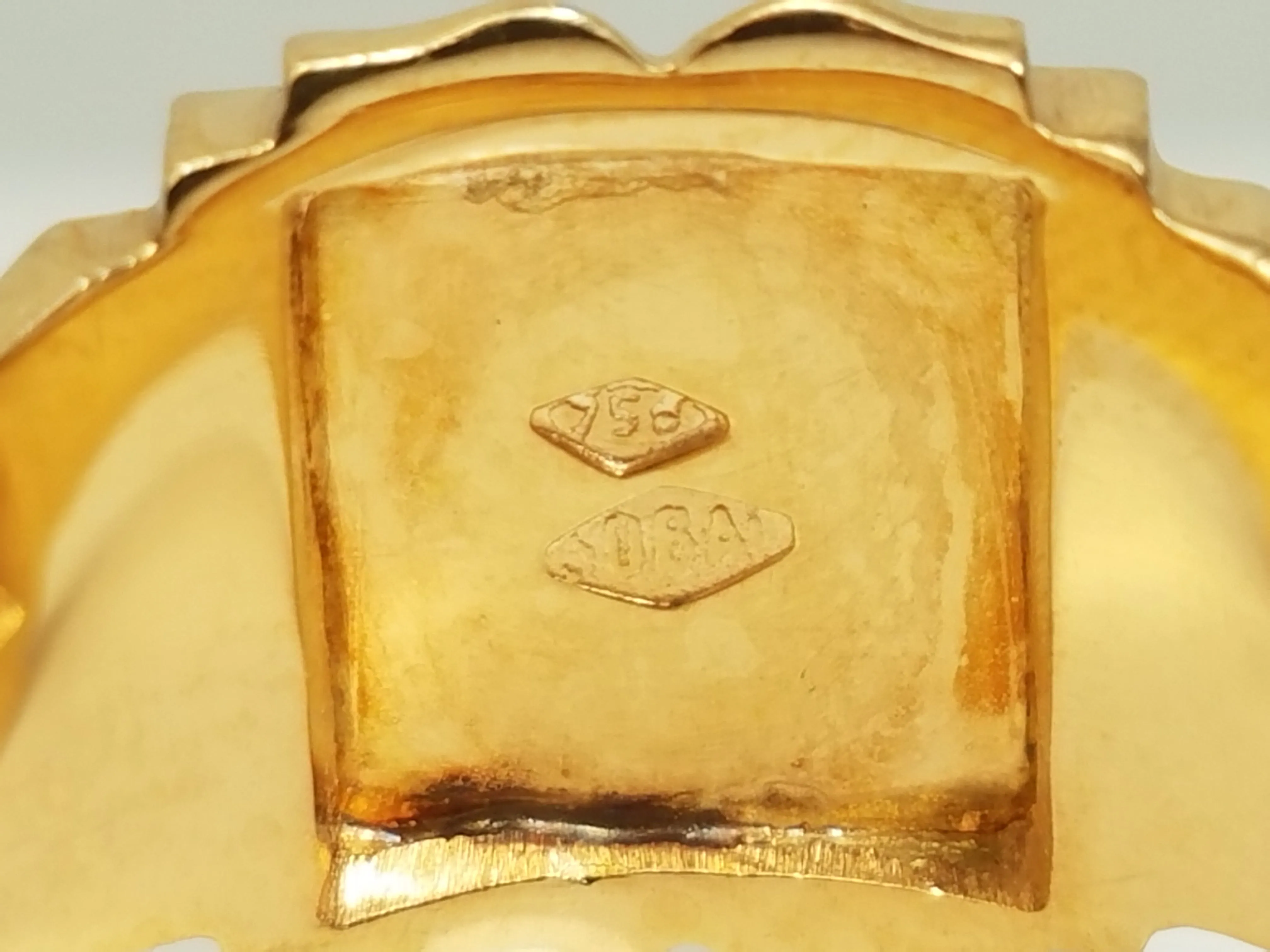Classic 18k Yellow Gold Signet Ring