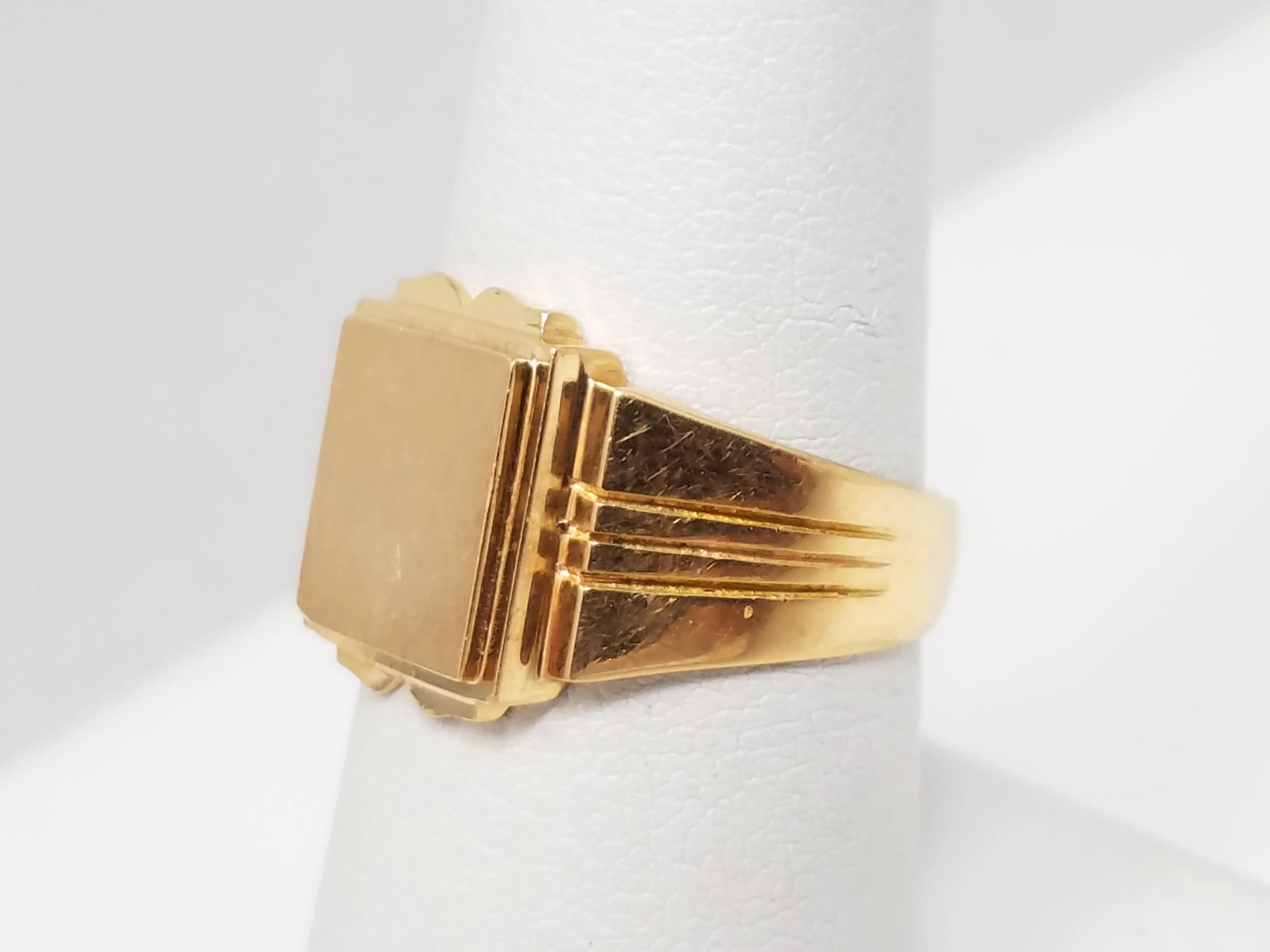 Classic 18k Yellow Gold Signet Ring