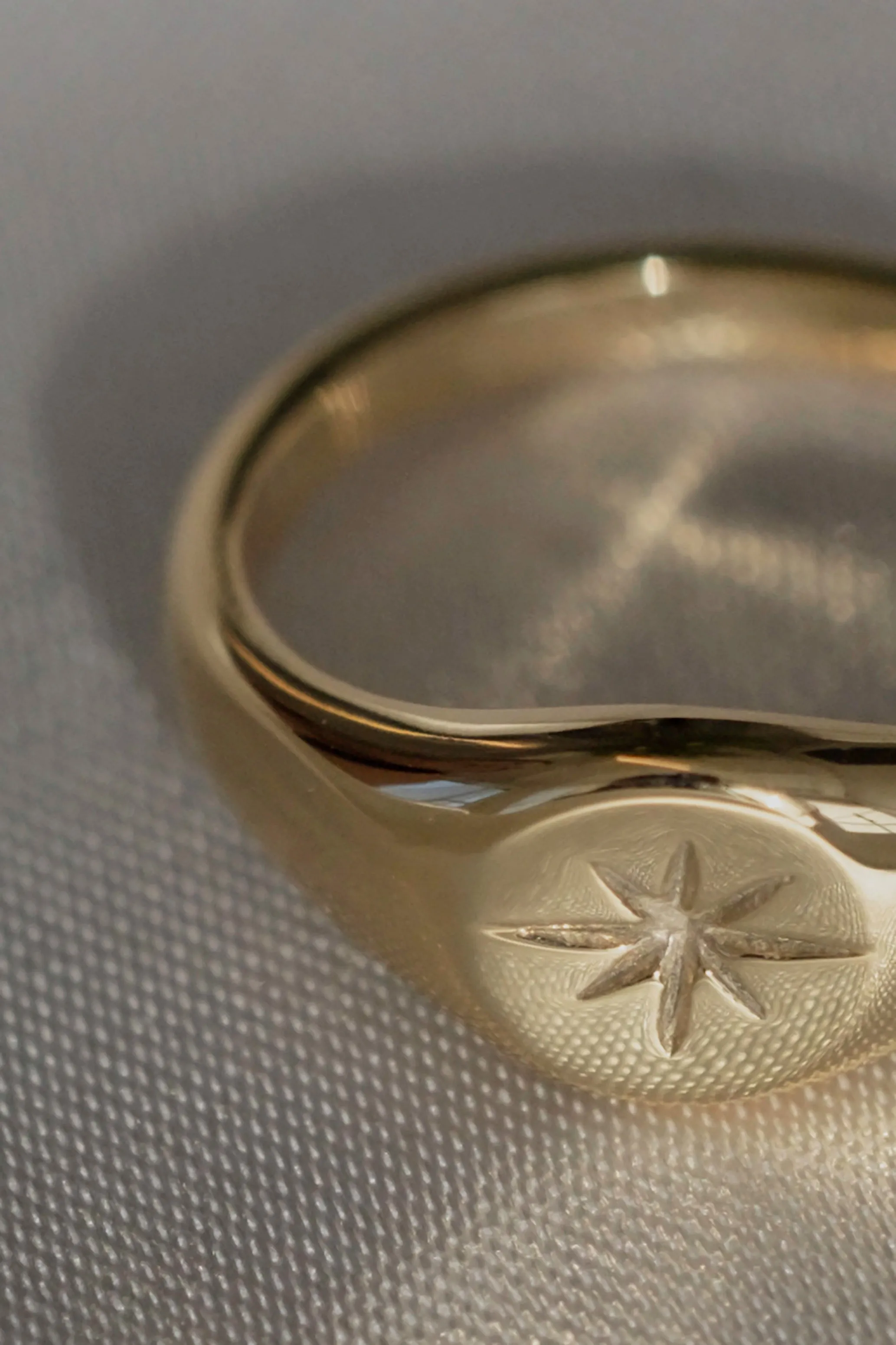 Daisy Sparkle Signet Ring