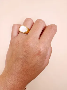 Emma Shell Signet Ring