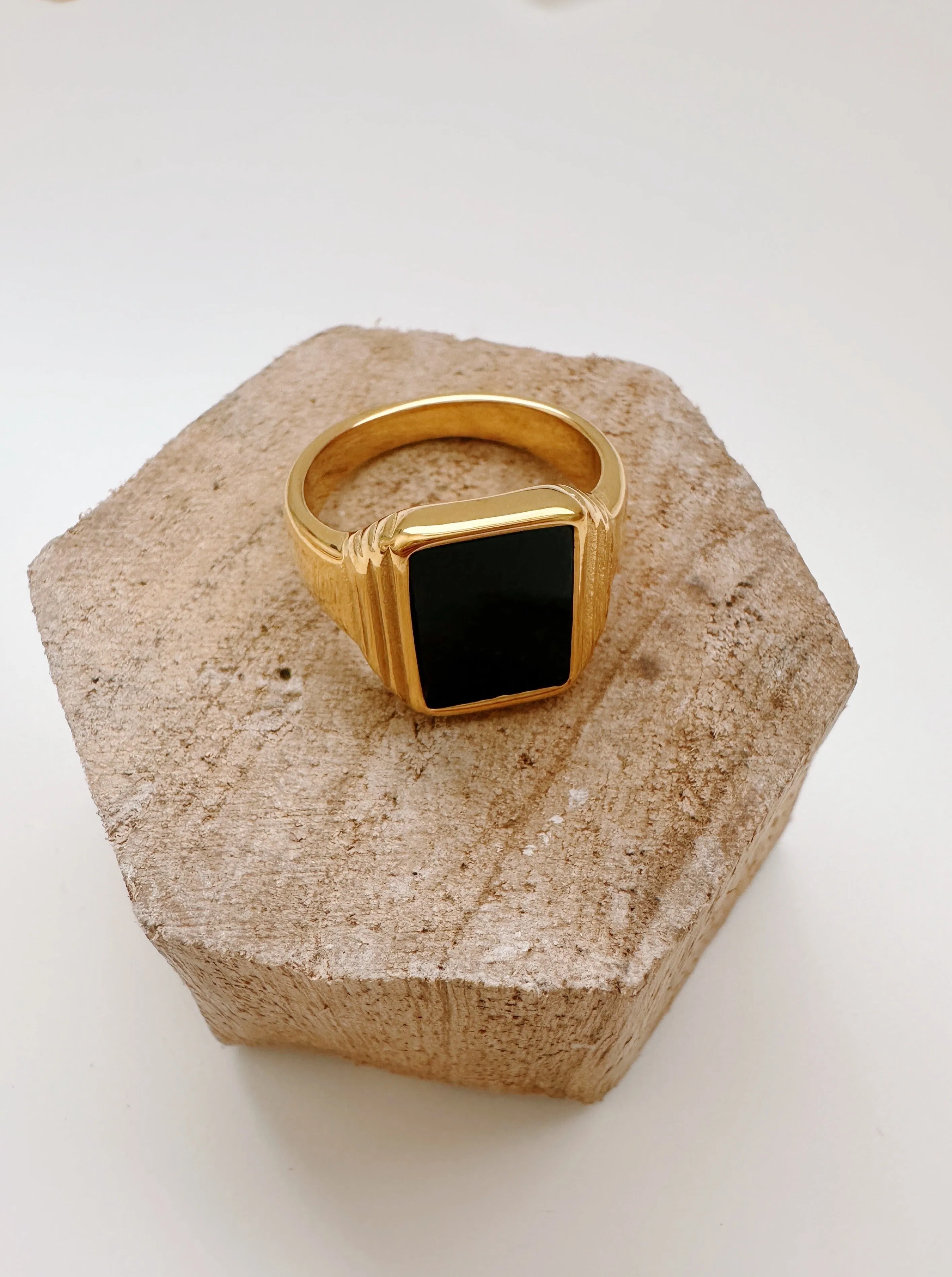 Gael Signet Ring