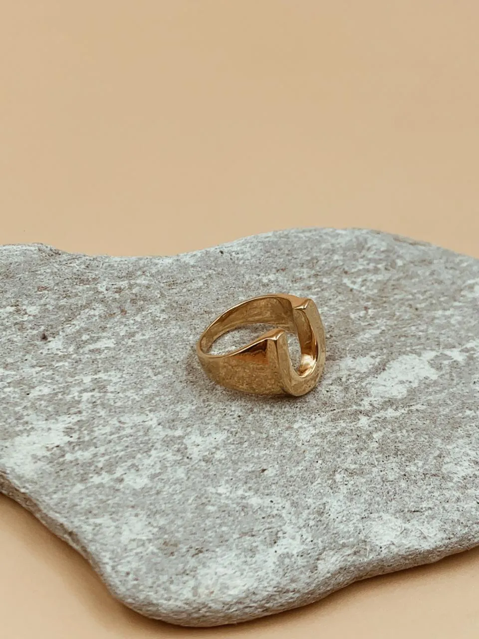 Horseshoe Signet | 18kt Solid Gold