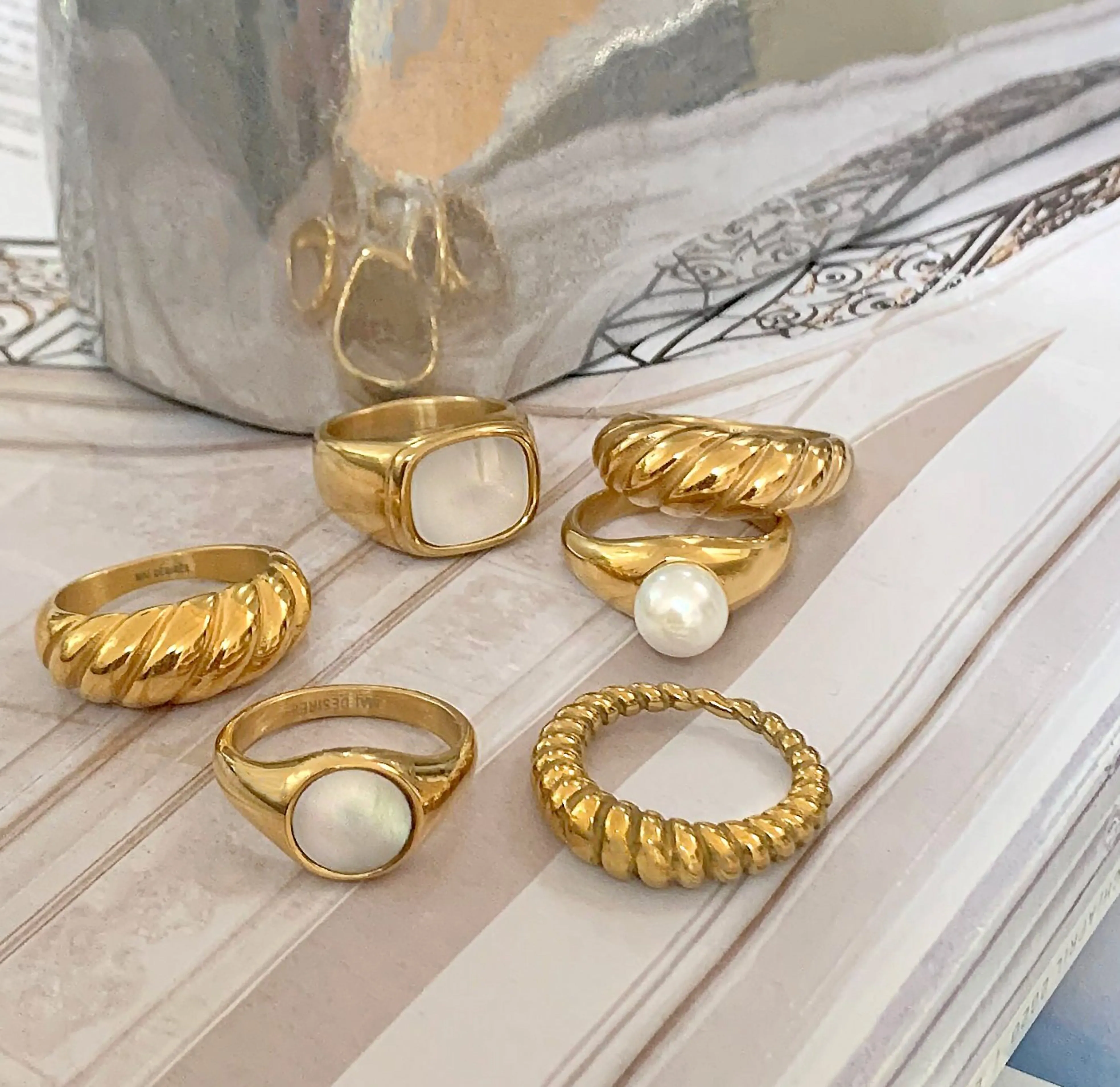 JUNE GOLD PEARL RING