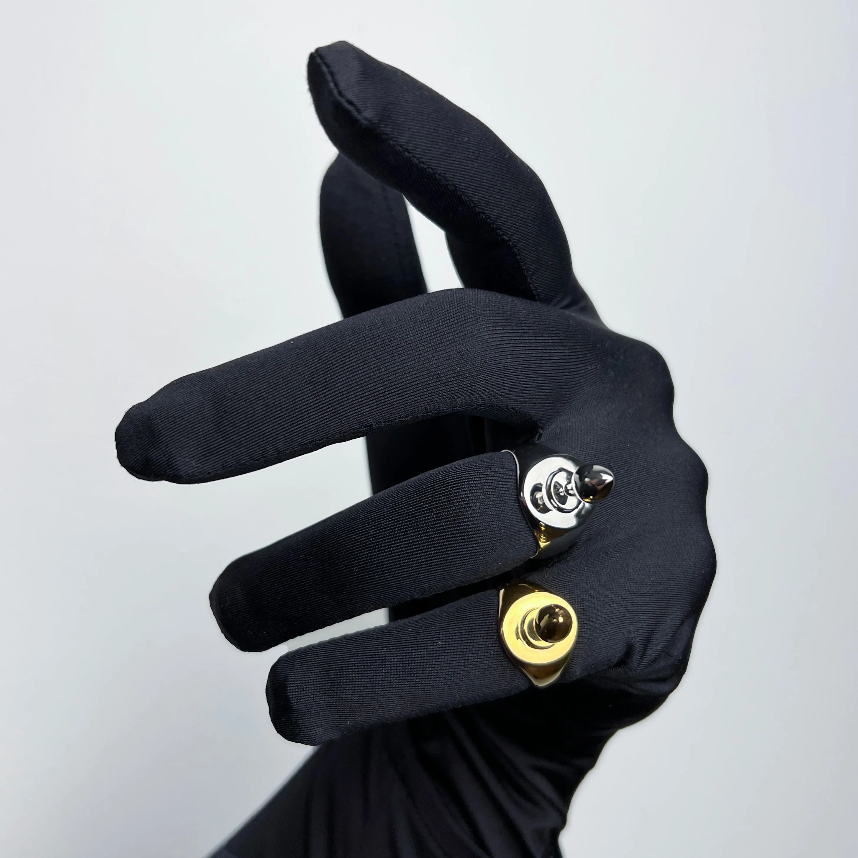 KISKA LAB MINI PLUG SIGNET PLATINUM RING