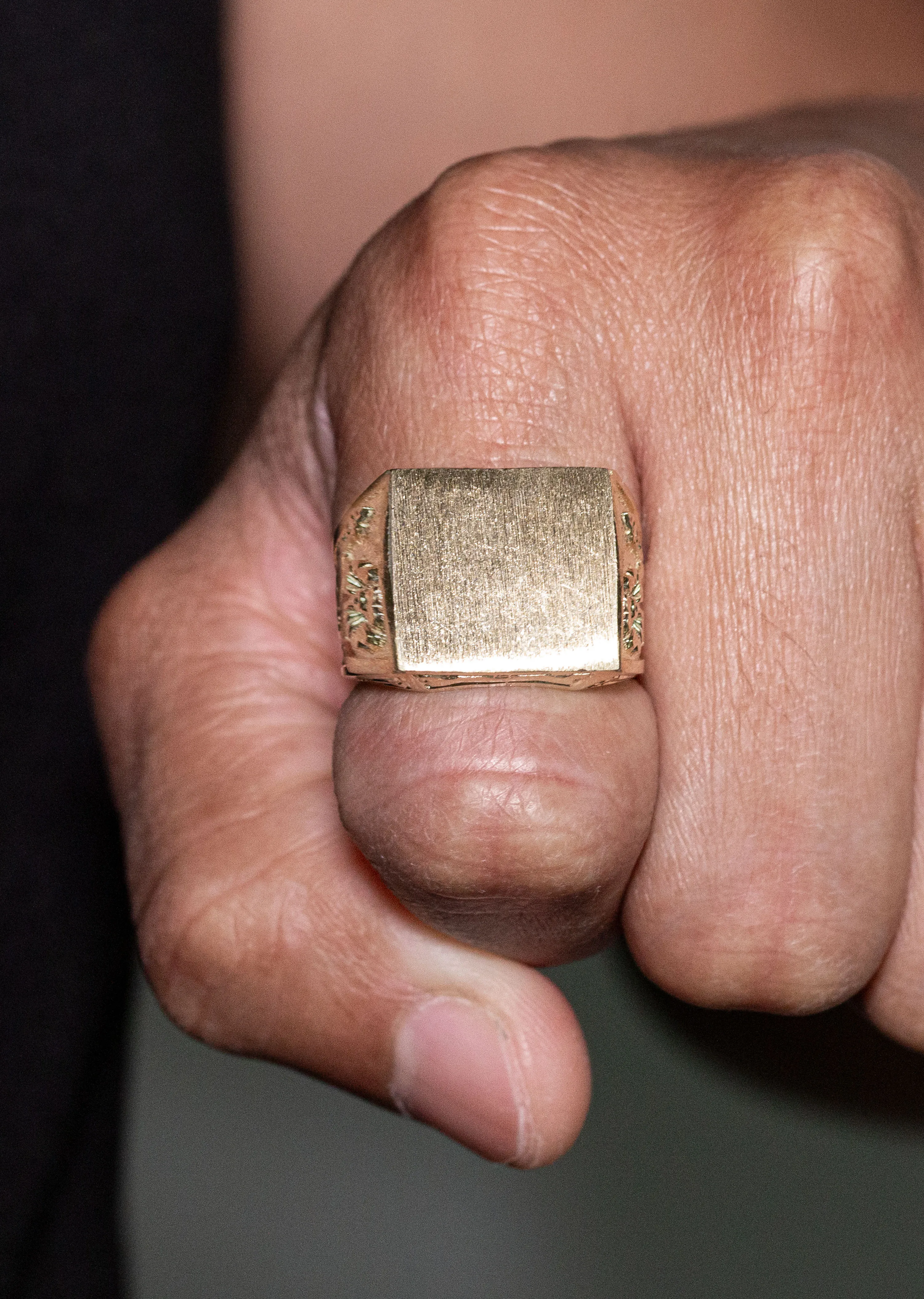 Mens Signet Ring - 10K Gold | 11.3 Grams