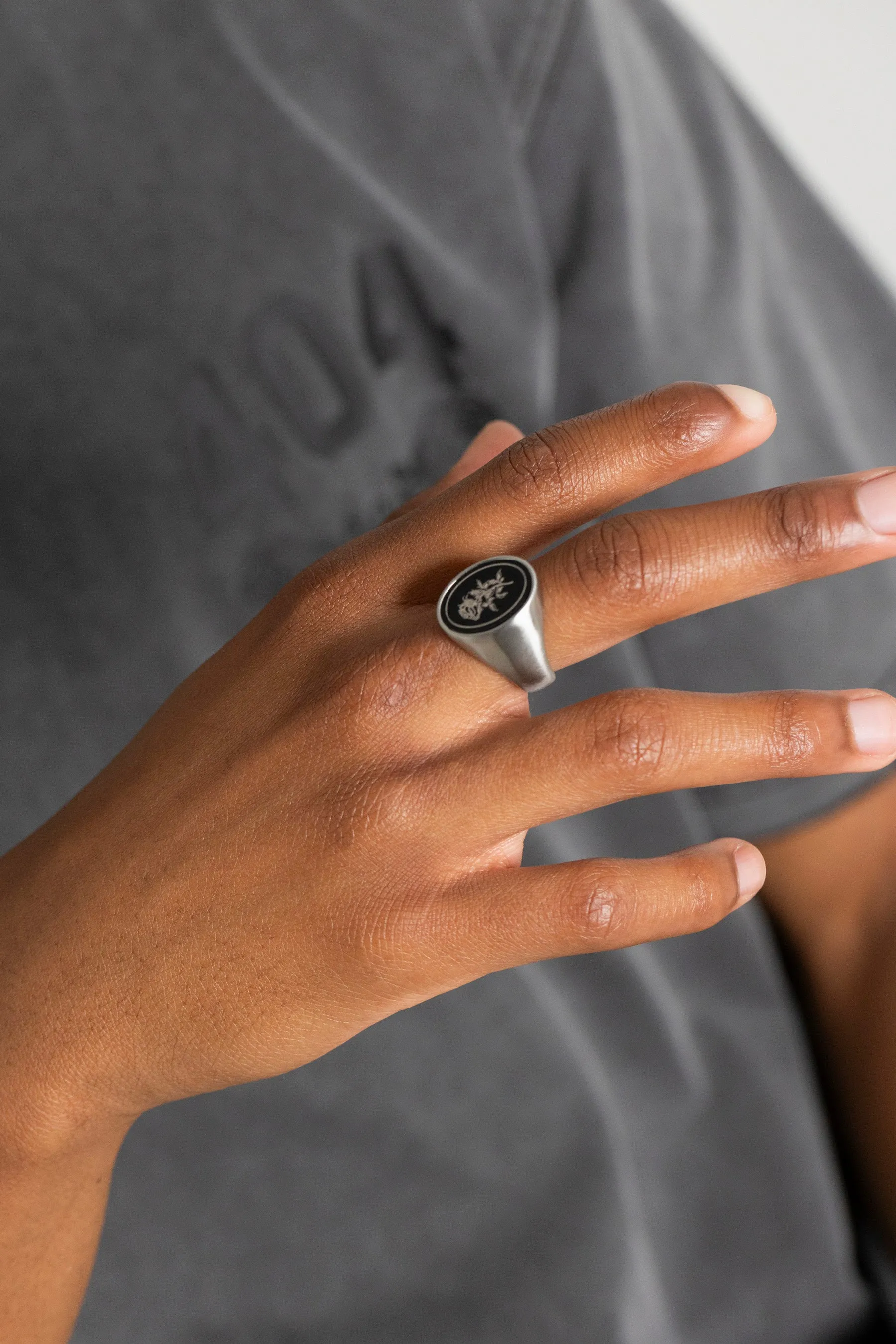 NXS Rose Signet Ring White Gold/Black