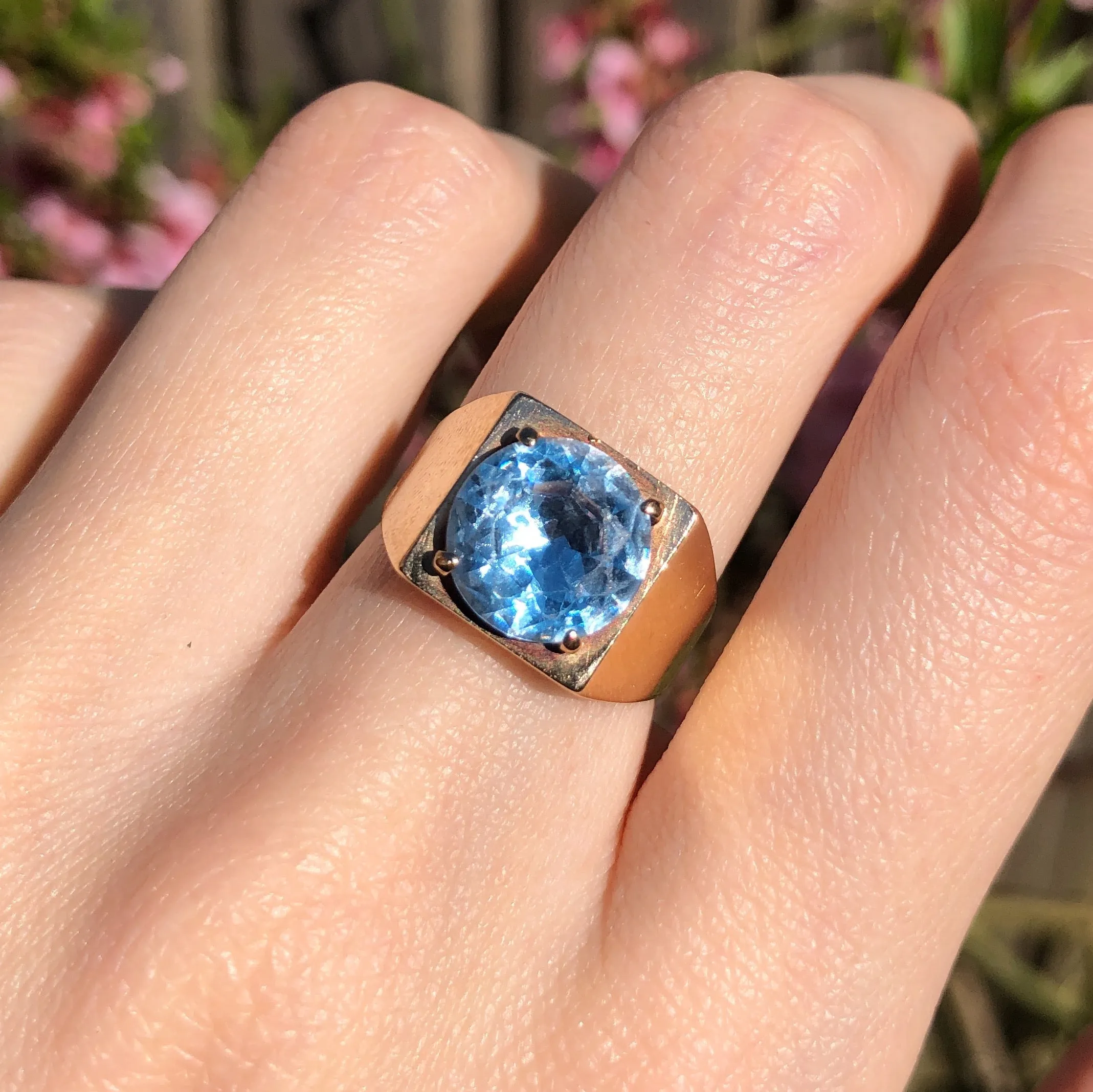 Vintage 9ct Gold Synethetic Blue Zircon Cocktail Ring