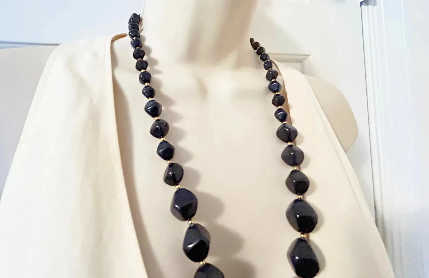 Vintage Avon "Modern Art" Graduated Chunky Black Bead Necklace (1986)