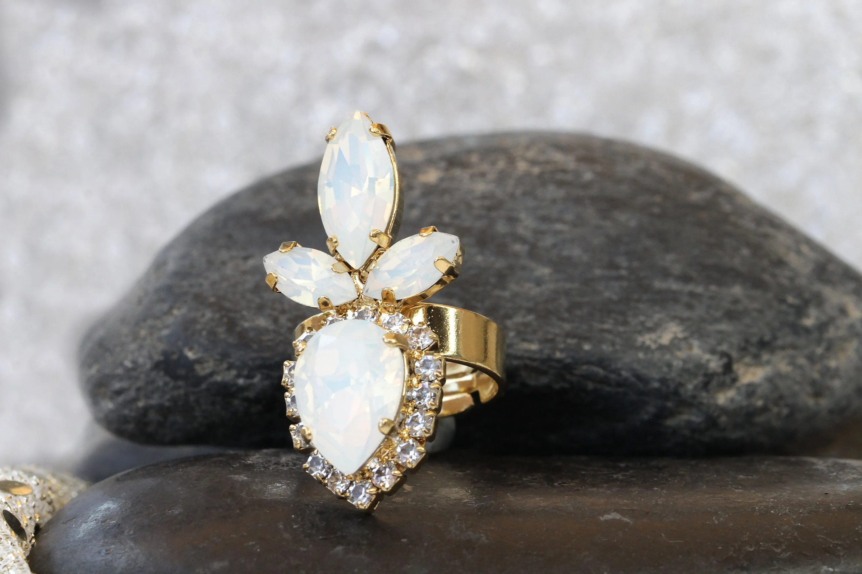 WHITE OPAL Rebeka Ring